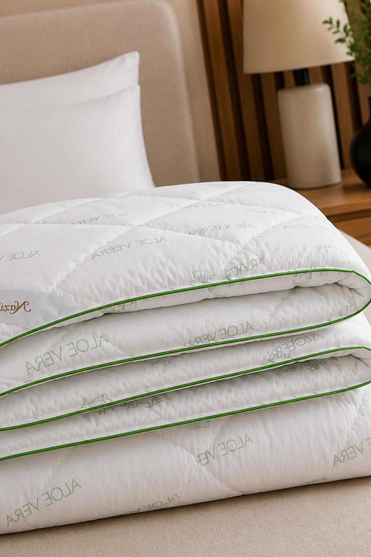 Aloe Vera Piped Quilt Single (155 x 215 cm)
