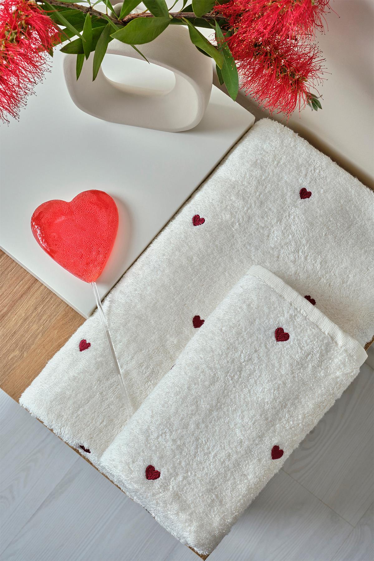 Amore Heart Embroidered Bath Towel (90 x 150 cm)