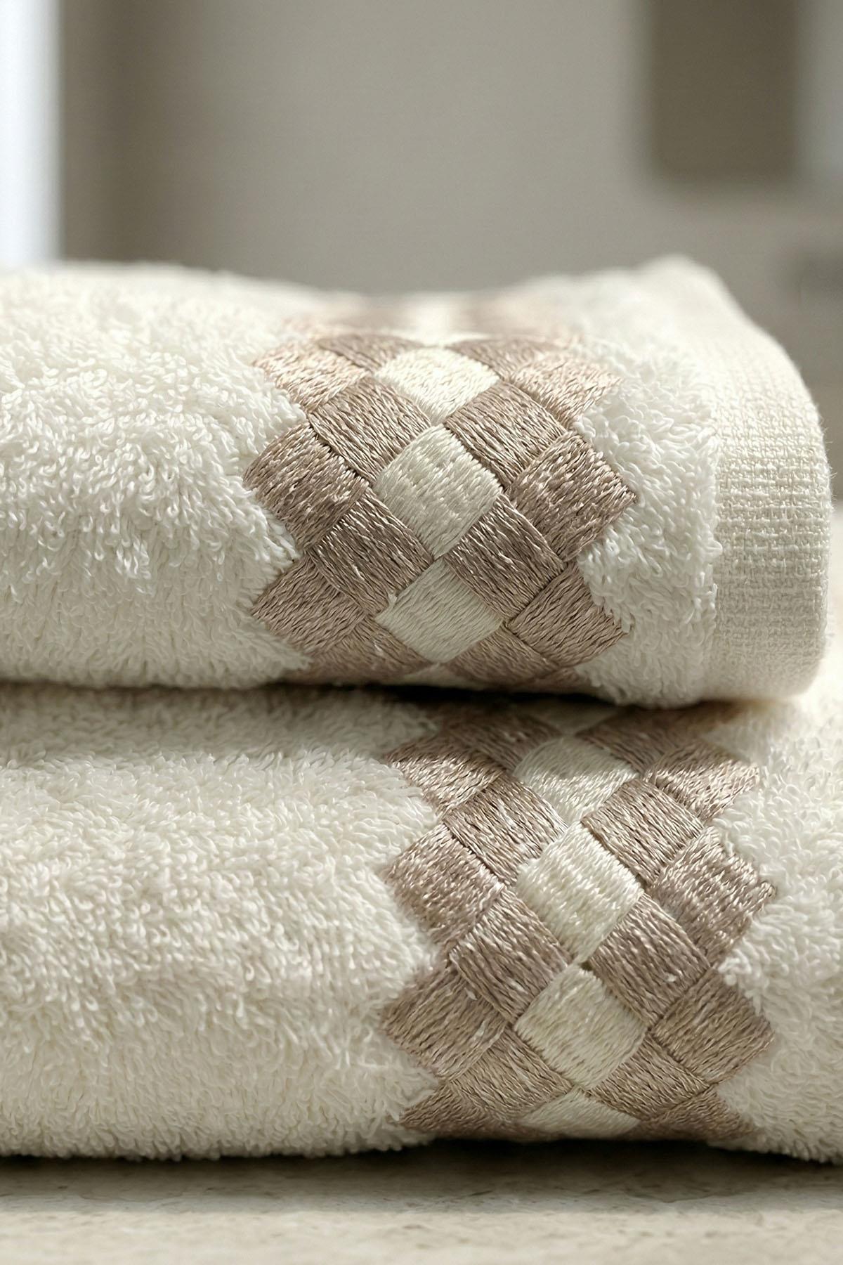 Benita Herringbone Embroidered Hand Towel (30 x 50 cm)