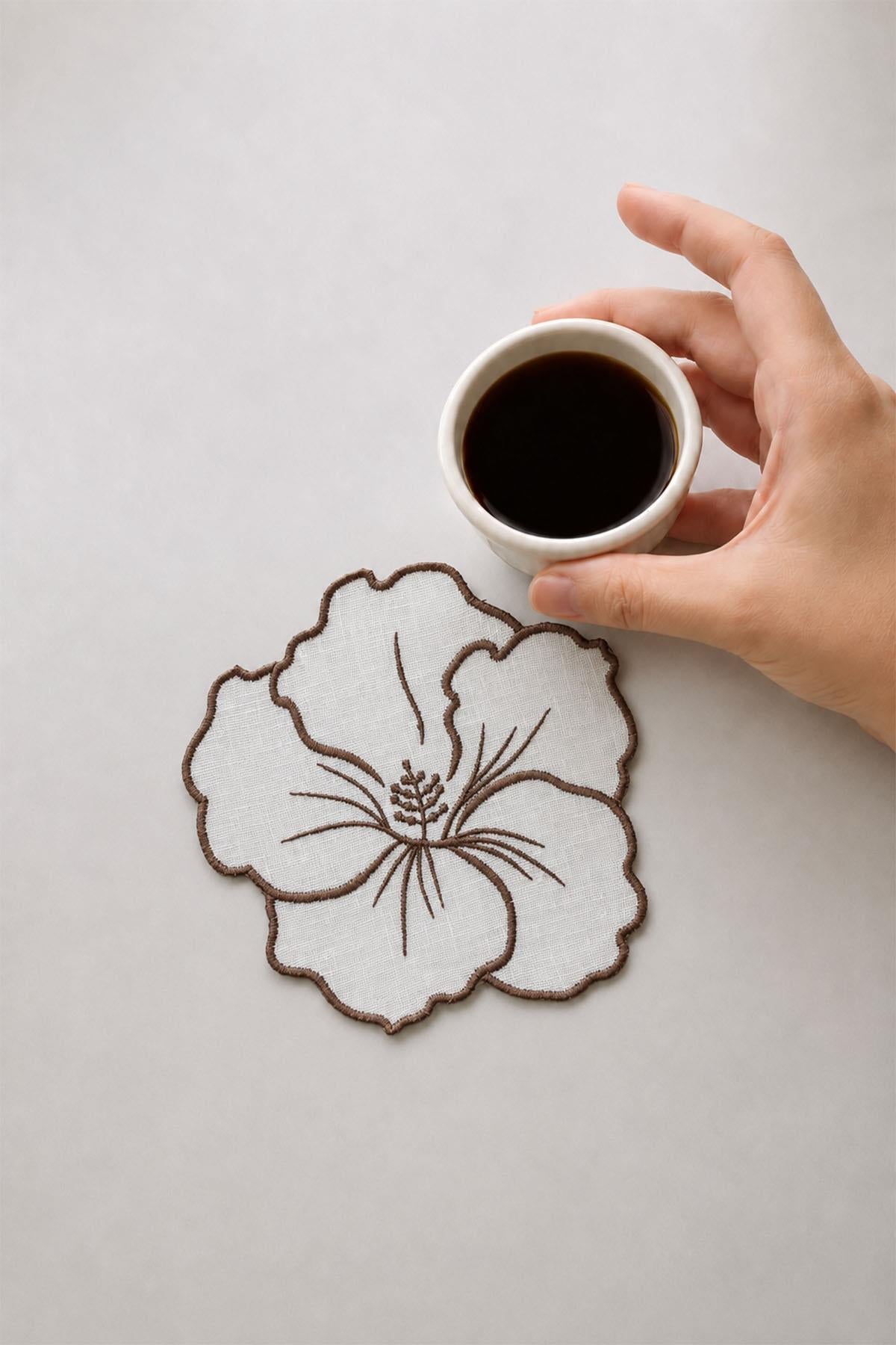 قاعدة الأكواب زنبق