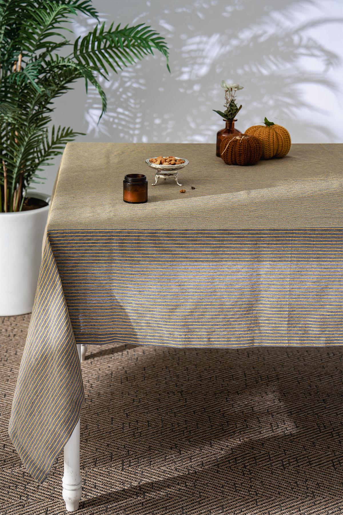 Loris Stain-Resistant and Wrinkle-Free Tablecloth (160 x 260 cm)