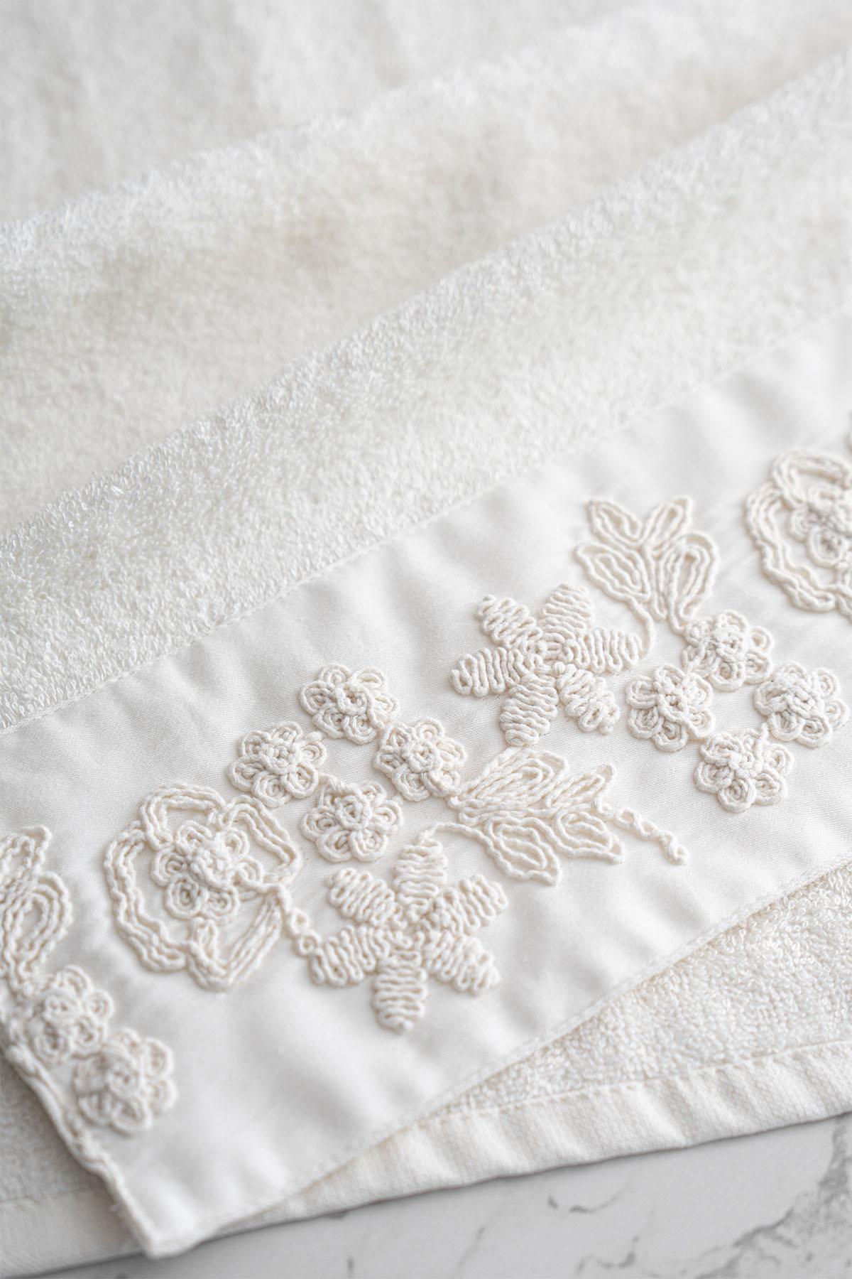 Madeira 3D Knitted Flower Embroidered Hand Towel (30 x 50 cm)