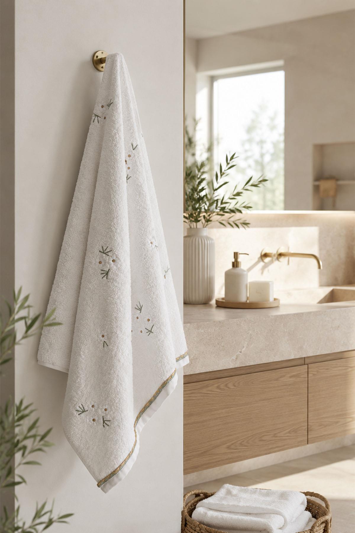 Nadia Daisy Embroidered Hand Towel (30 x 50 cm)