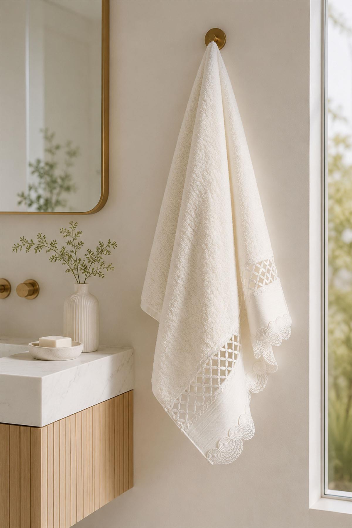 Queen Embroidered Face Towel (50 x 90 cm)