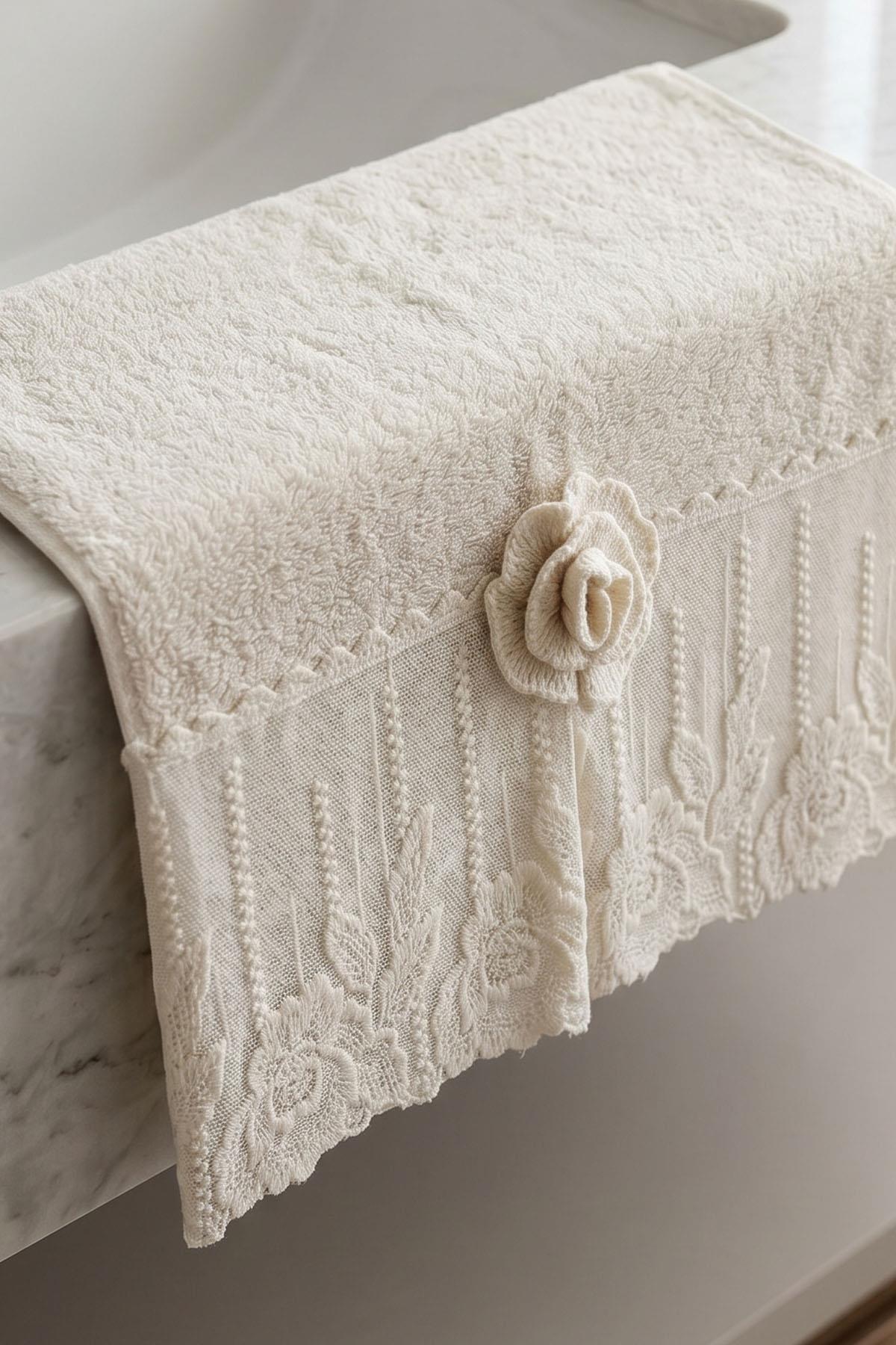 Rozano Rose Detailed Hand Towel (30 x 50 cm)