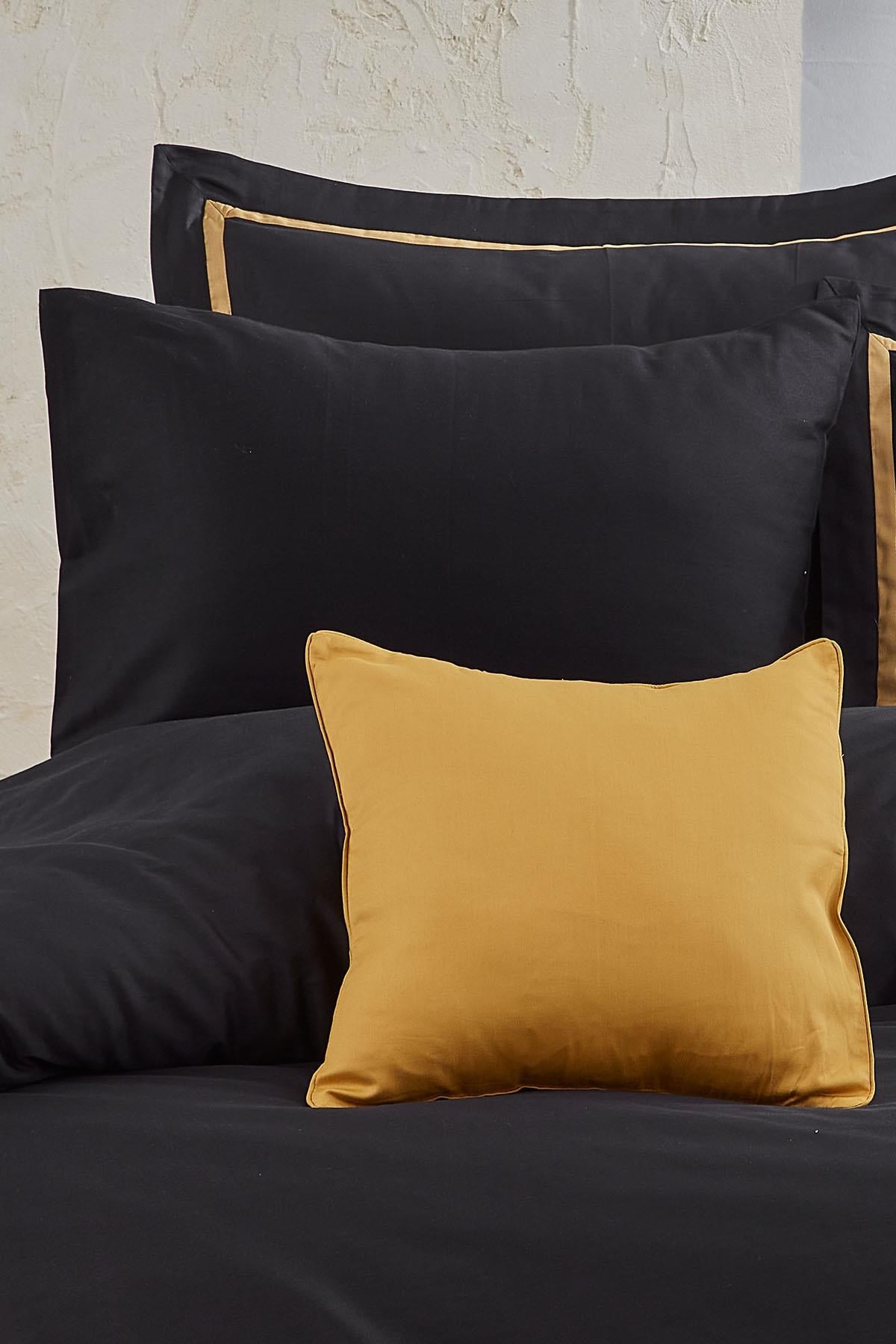 Carisma Biella Cotton Sateen Double Seven-Piece Duvet Cover Set