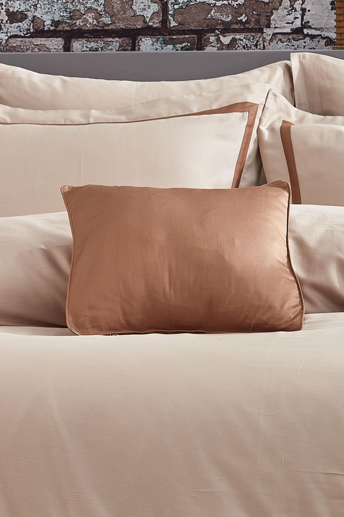Carisma Piped Cotton Sateen Super King Size 7-Piece Duvet Cover Set