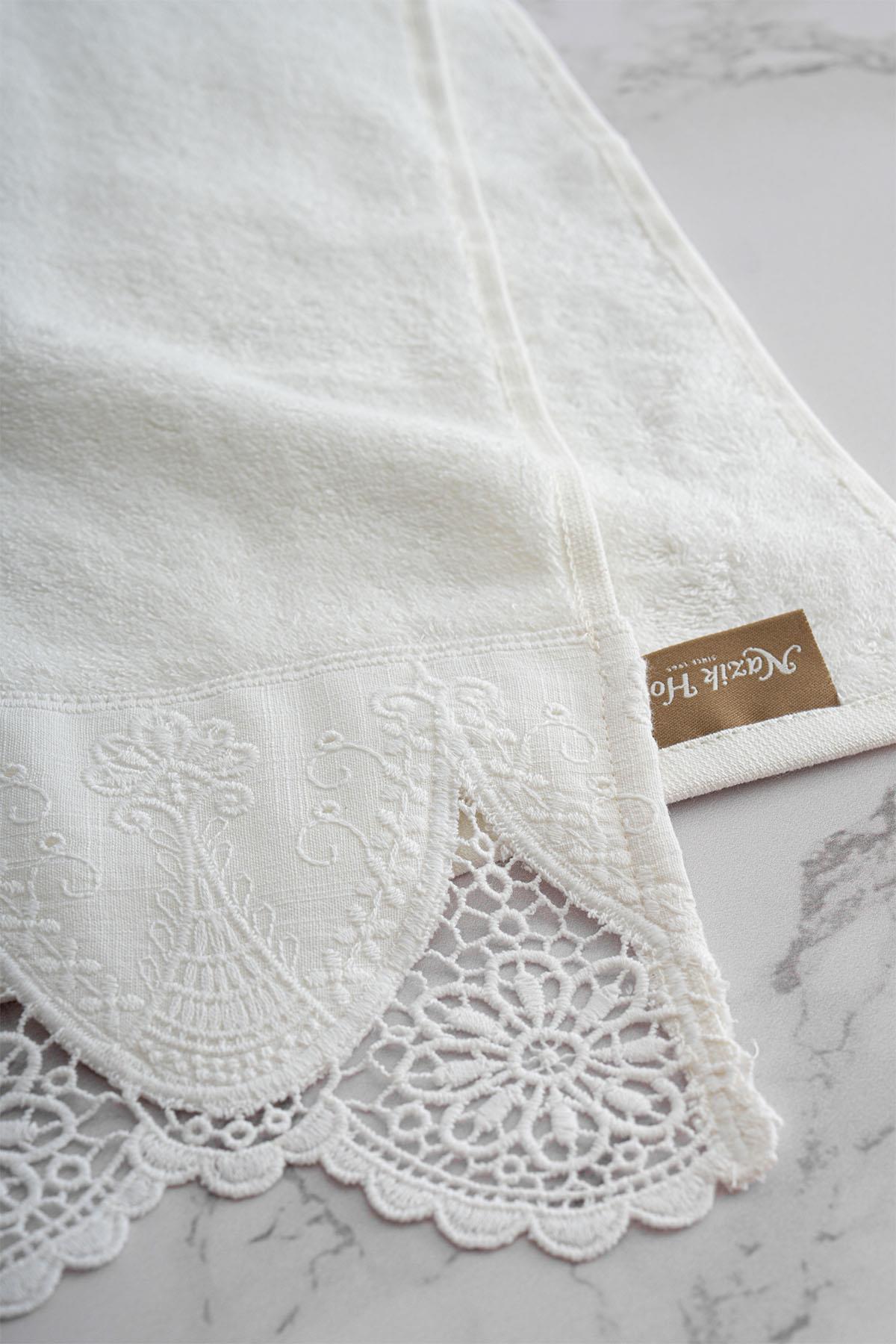 Emma Lace Bath Towel (90 x 150 cm)