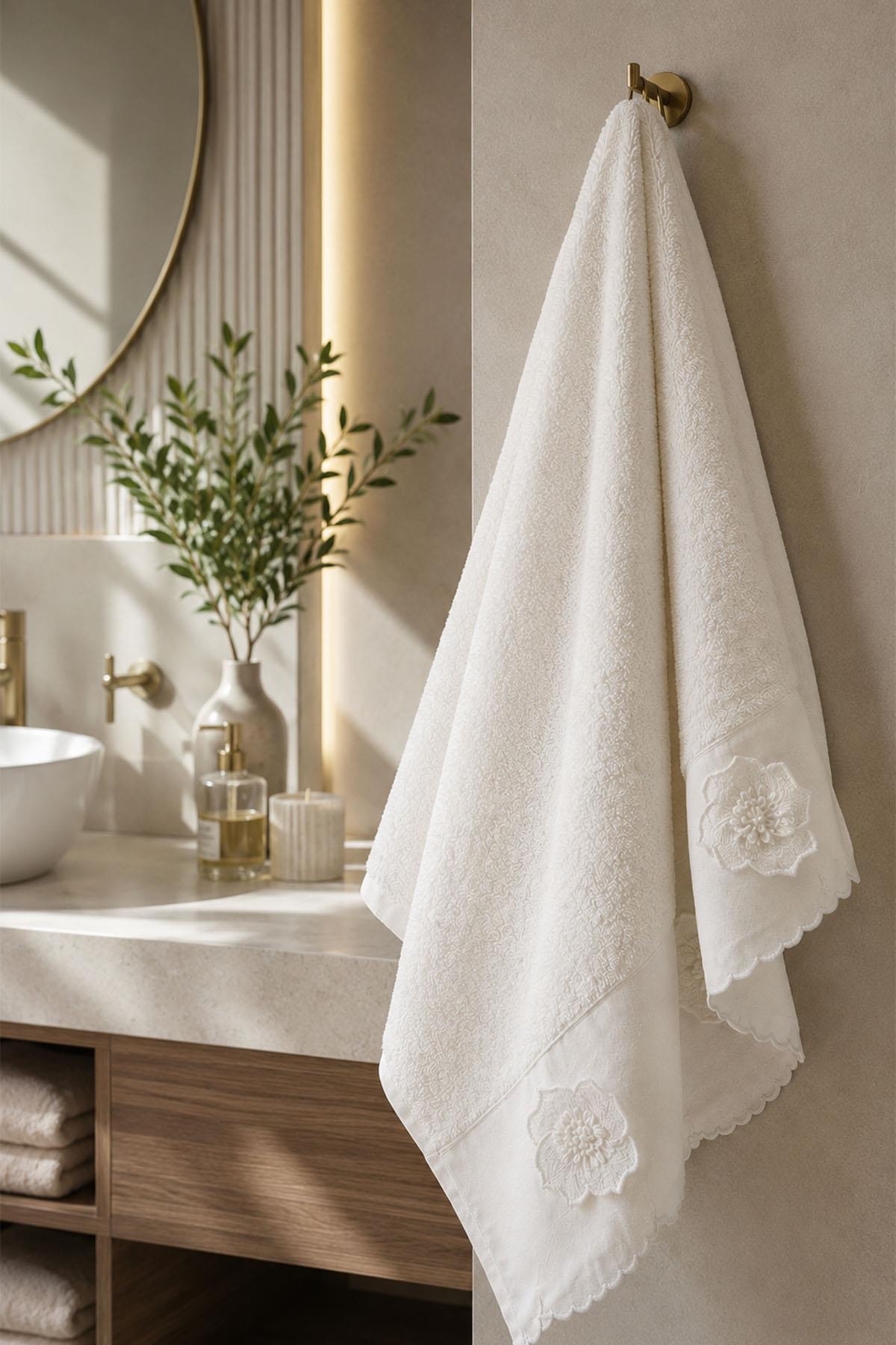 Hanzade Flower Embroidered Bath Towel (90 x 150 cm)