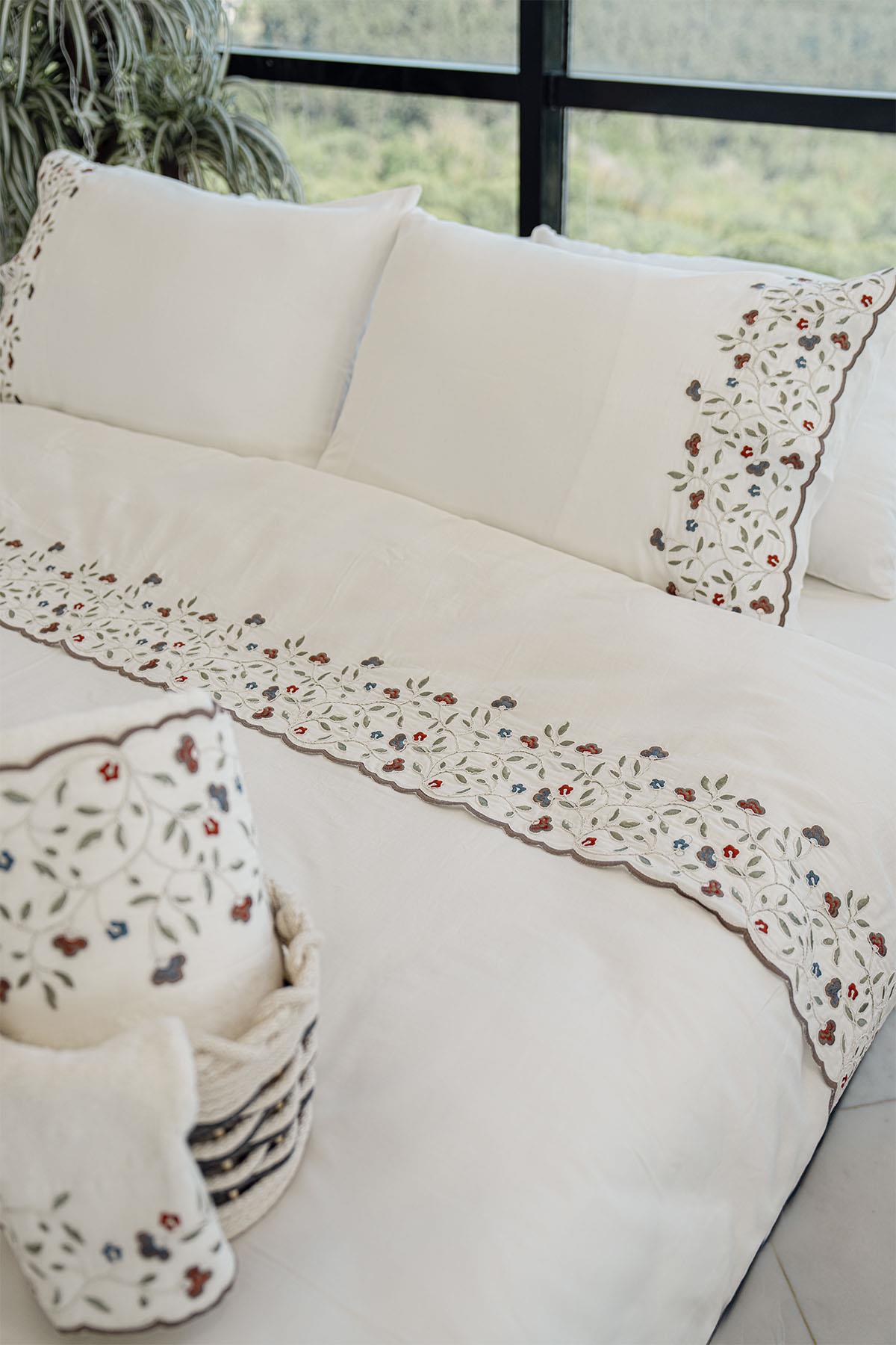 Livano Colorful Floral Embroidered Cotton Satin Double 6-Piece Duvet Cover Set