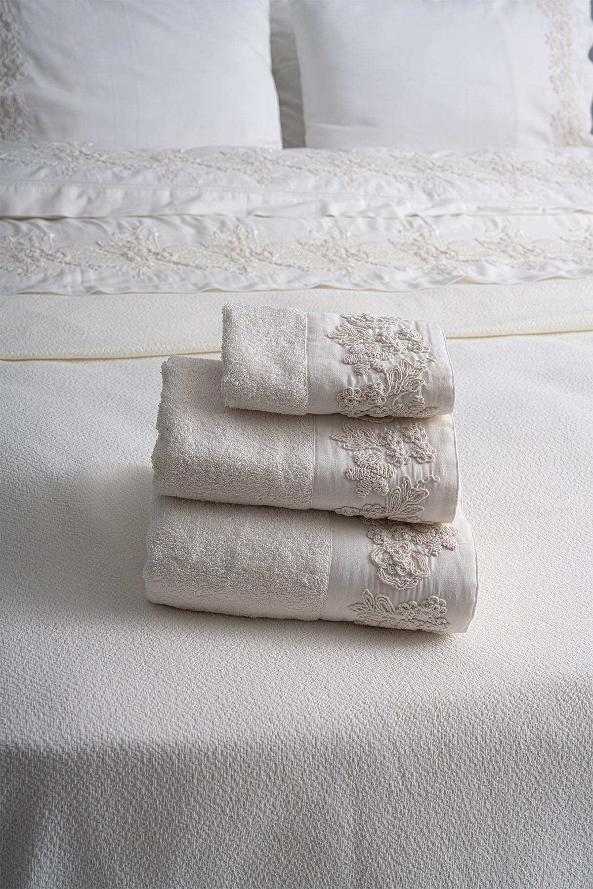 Madeira 3D Knitted Flower Embroidered Double 7 Piece Duvet Cover + Blanket Set