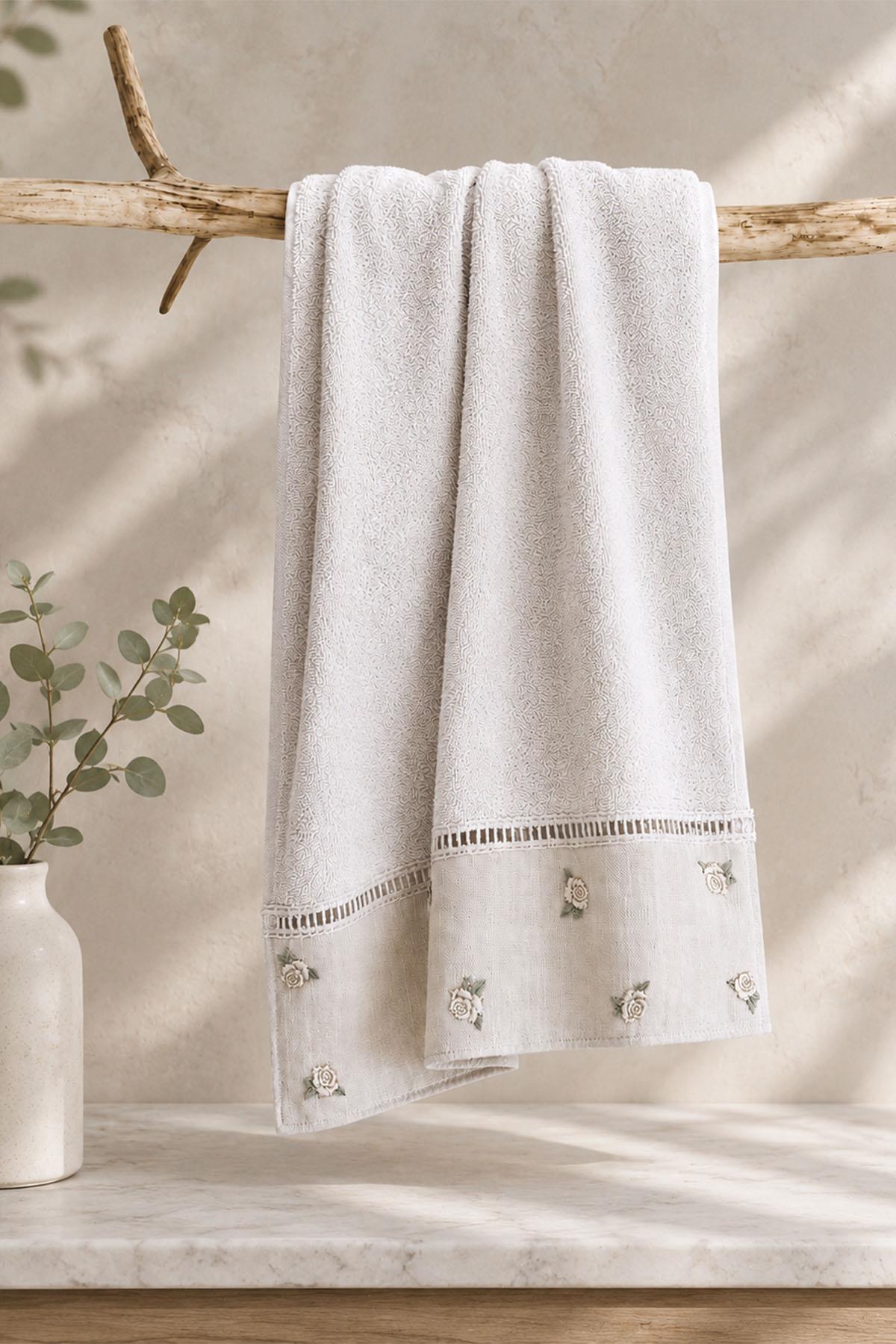 Marfil Floral Embroidered Hand Towel (30 x 50 cm)