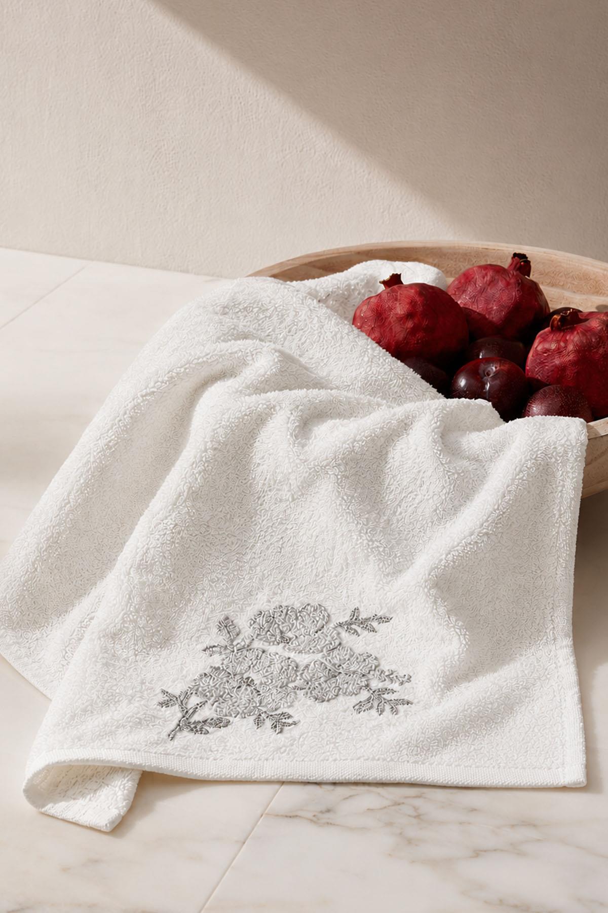 Nella Floral Bath Towel (90 x 150 cm)