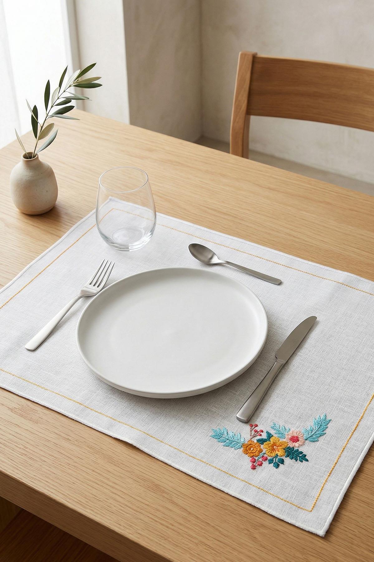 Oransis Floral Embroidered Stain-Resistant Worry-Free Placemat (35 x 50 cm)