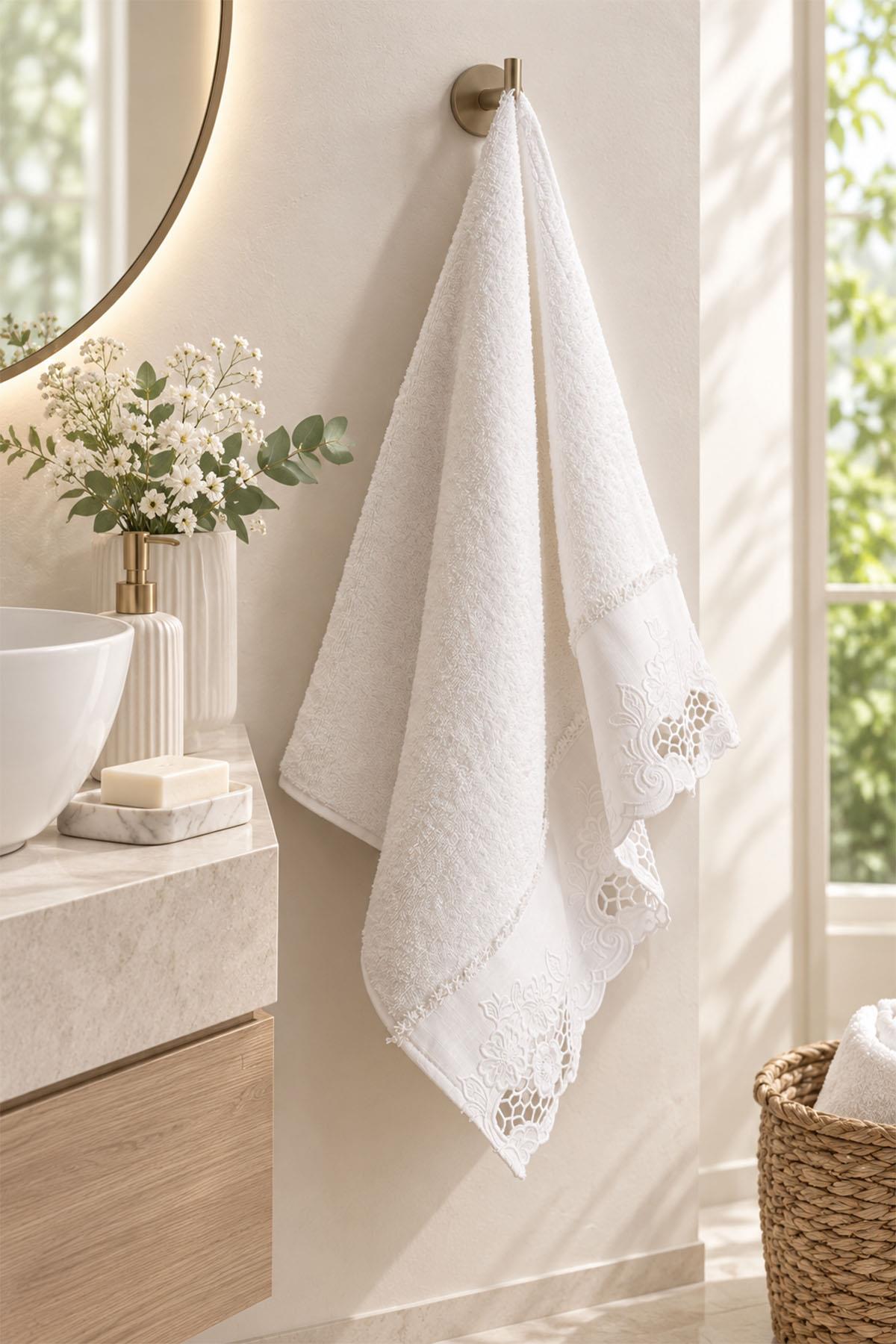 Puerta Flower Embroidered Bath Towel (90 x 150 cm)