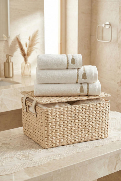 Roman Embroidered Bath Towel (90 x 150 cm)