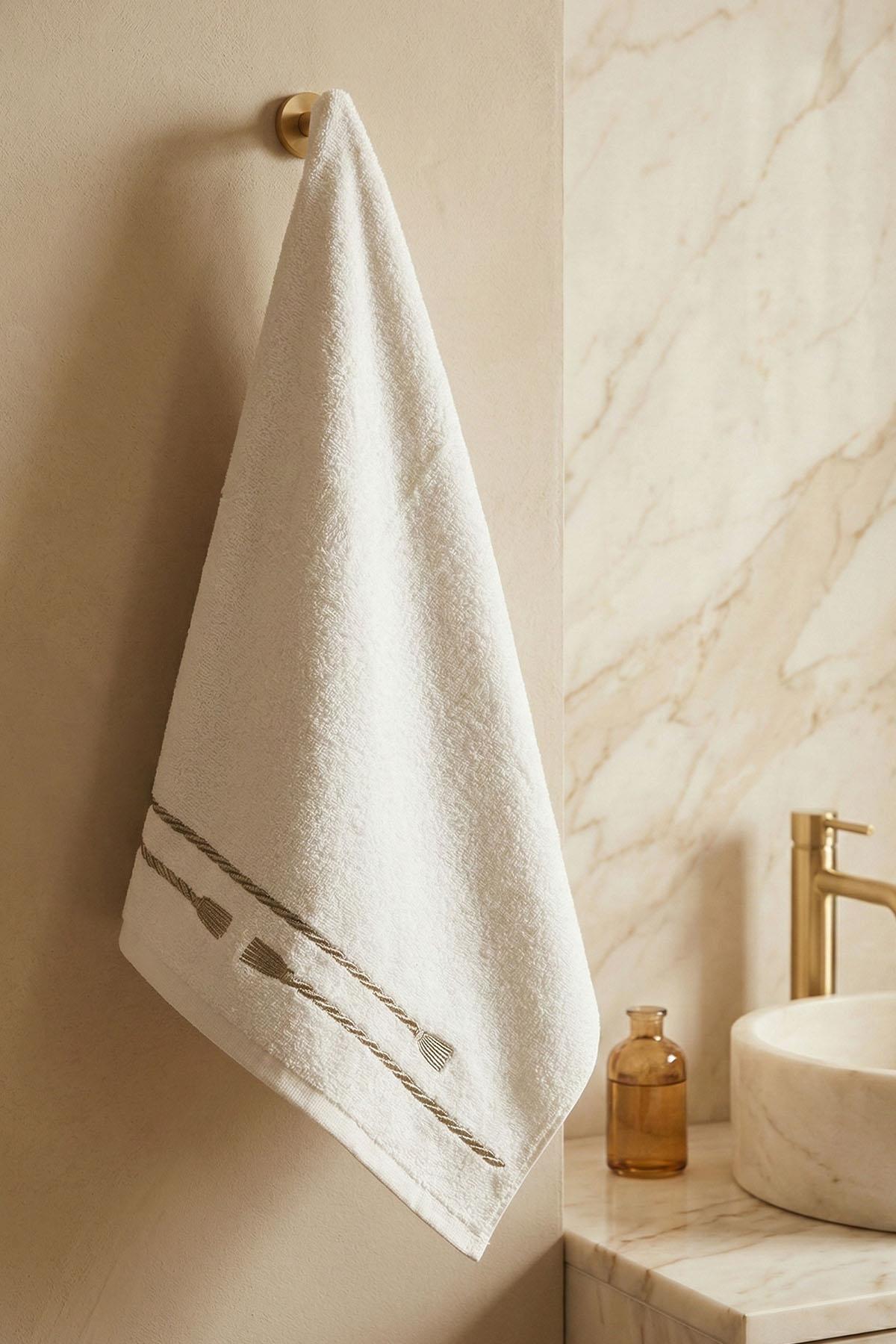 Roman Embroidered Bath Towel (90 x 150 cm)