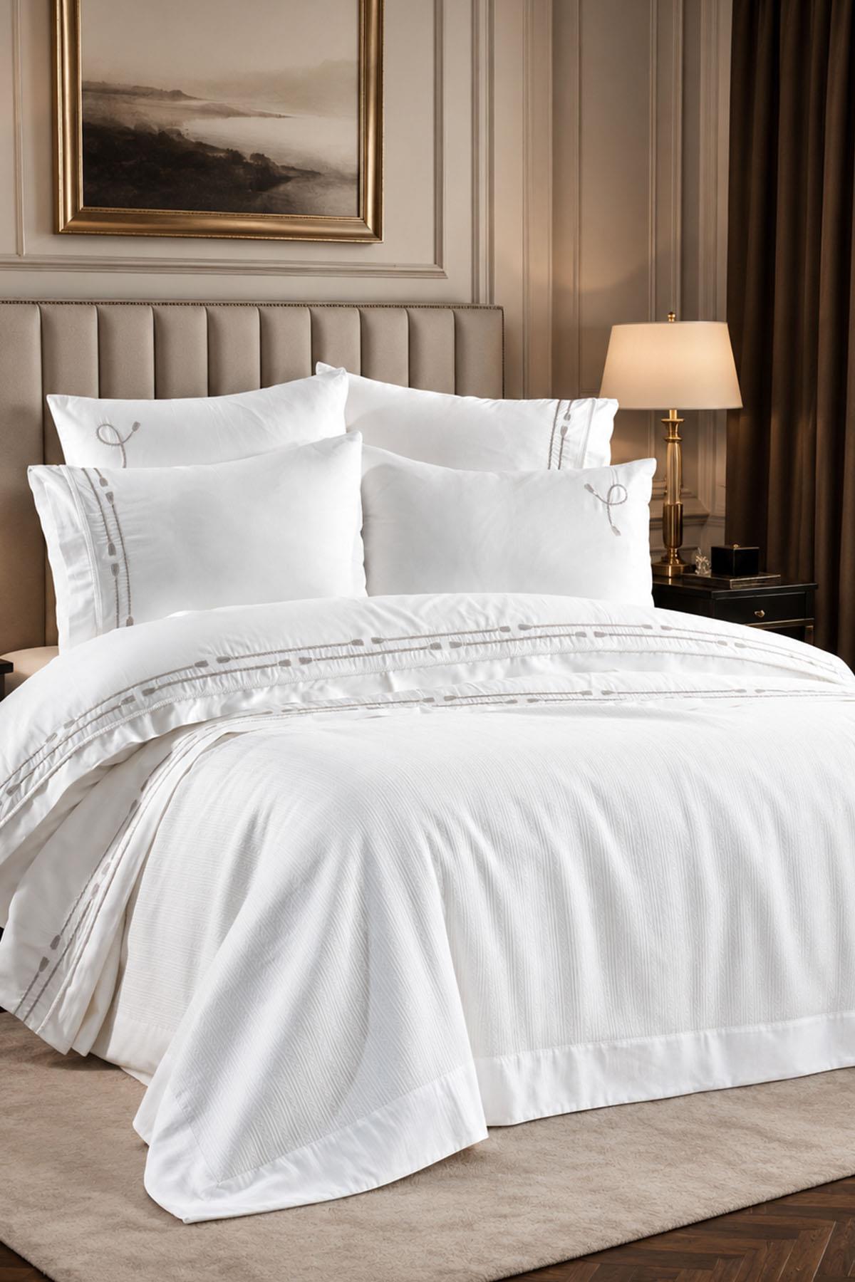 Roman Embroidered Double 7-Piece Duvet Cover + Pique Set