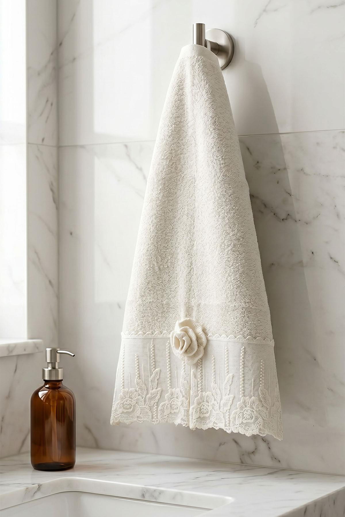 Rozano Rose Detailed Hand Towel (50 x 90 cm)