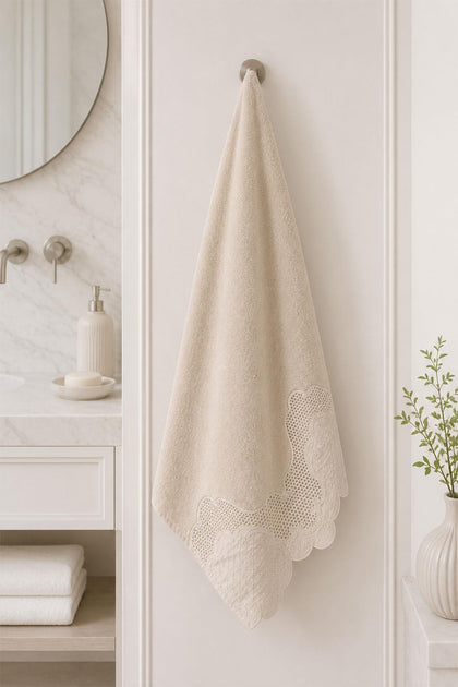 Simena Embroidered Bath Towel (90 x 150 cm)