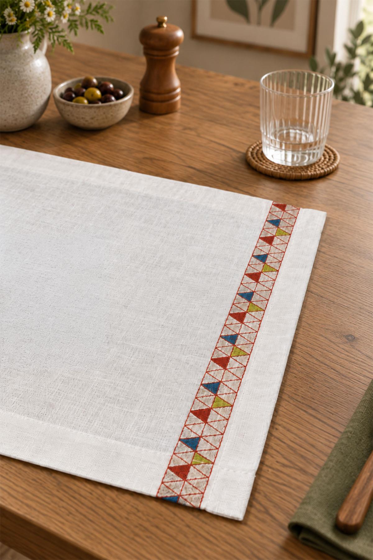 Tria Tile Pattern Stain-Resistant, Easy-to-Make Placemat (30 x 50 cm)