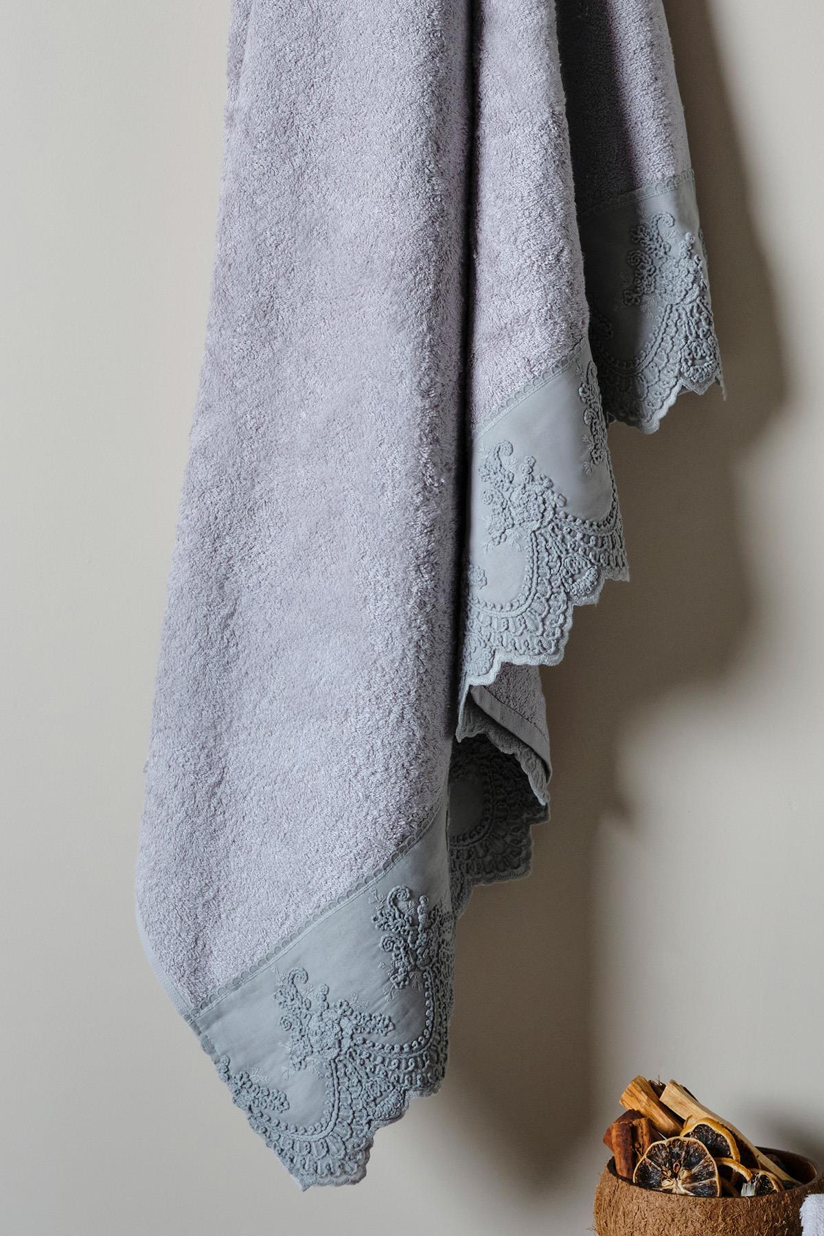 Embroidered Canvas Hand Towel (30 x 50 cm)